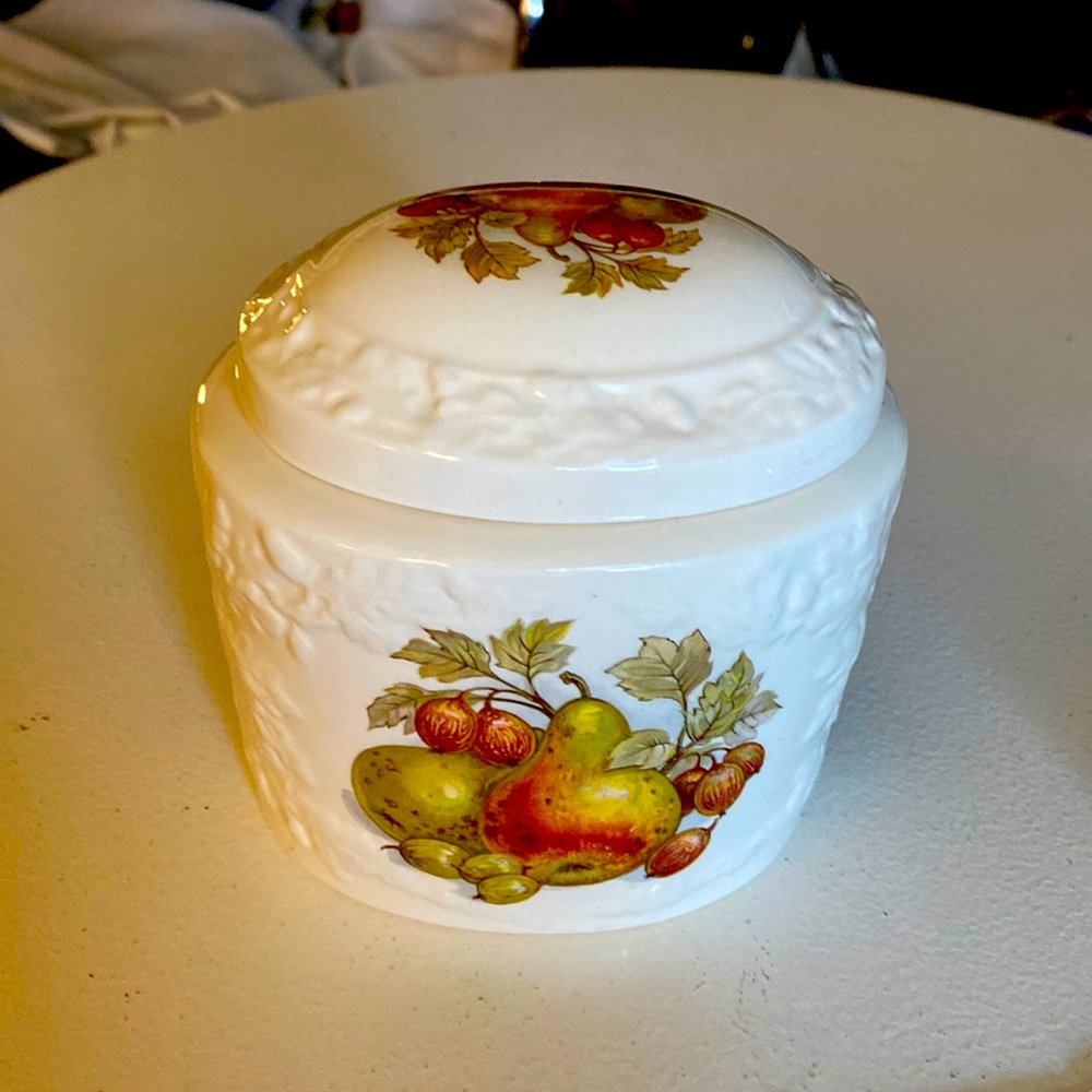 Vintage  iron stone jar with lid. Made in England masons patent 4 1/2 inches.